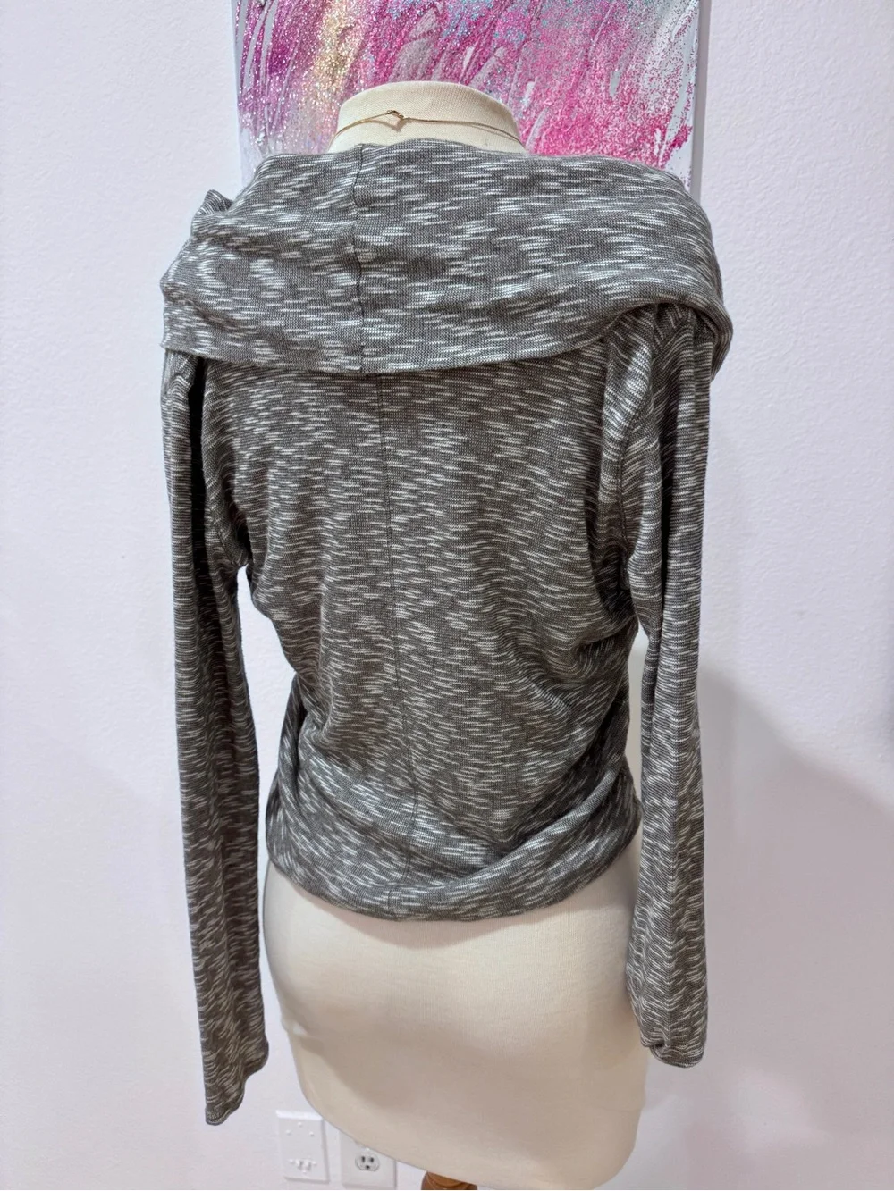 Alo Yoga off-the-shoulder cowl neck top medium